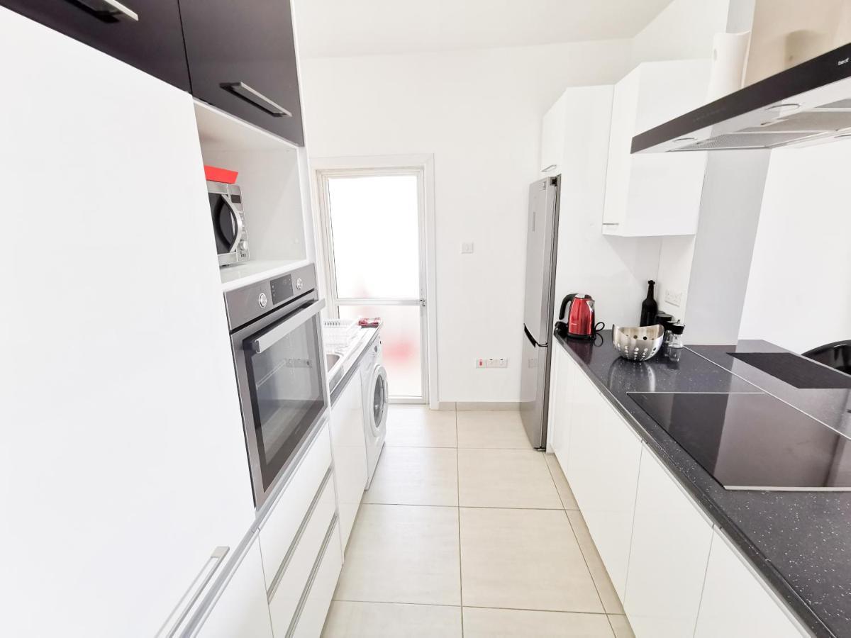 Mackenzie Seaview Paradise Larnaca Dış mekan fotoğraf