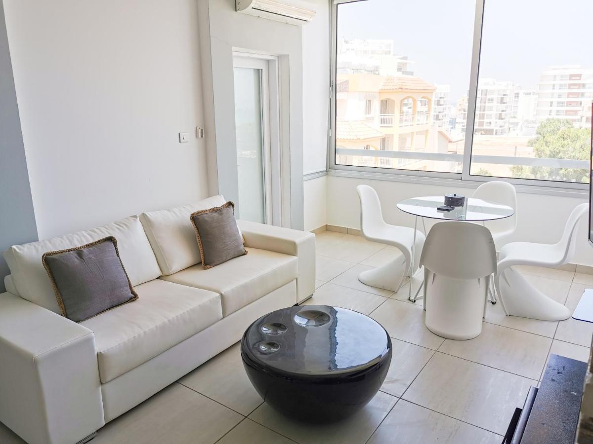 Mackenzie Seaview Paradise Larnaca Dış mekan fotoğraf